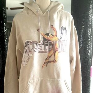 Retro rock hoodie !! ❤️